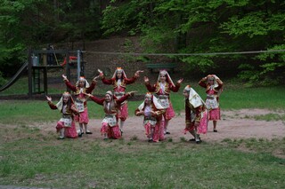 Die türkische Tanzgruppe lockte viele interessierte Zuschauer.